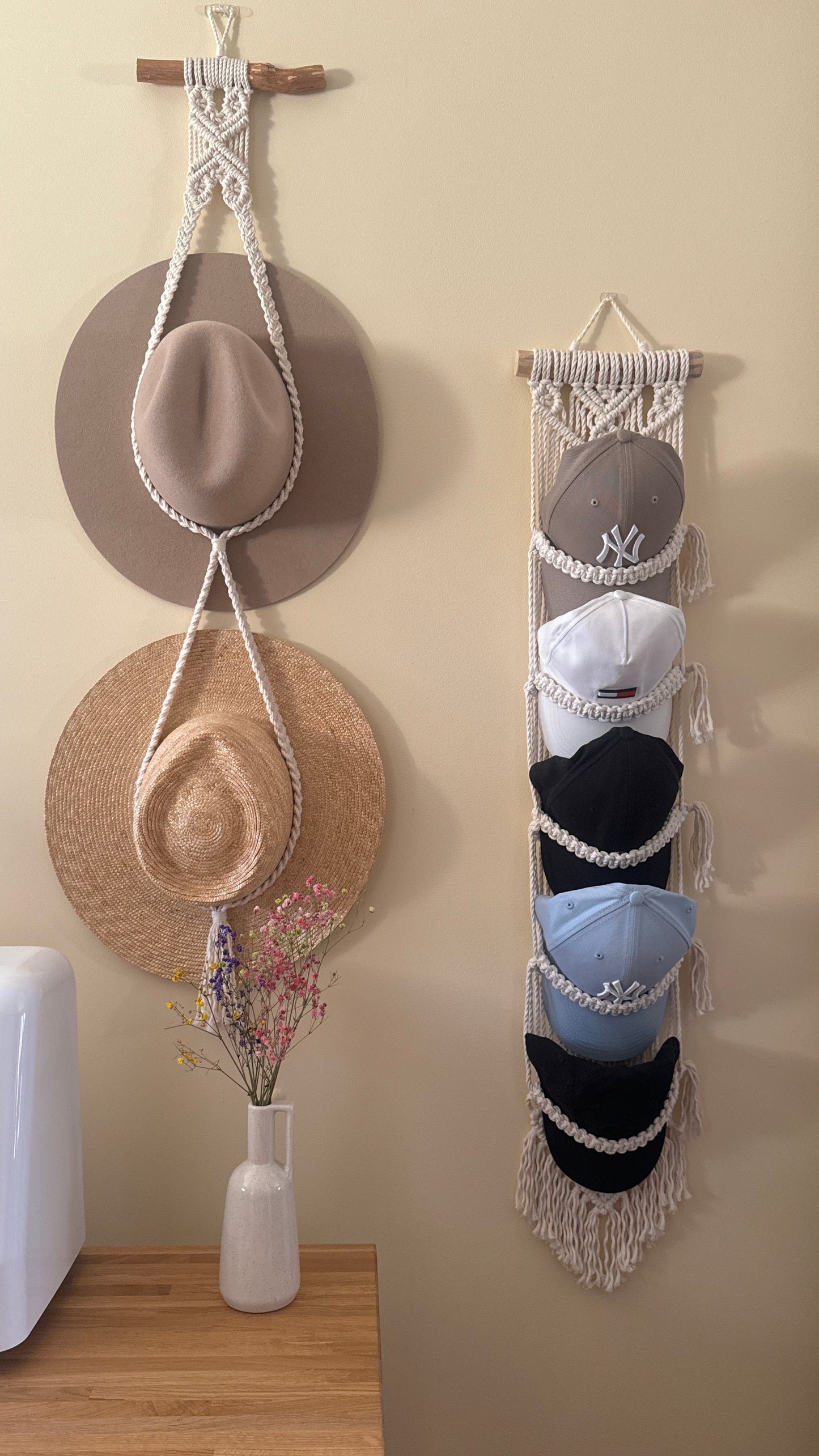 Wieszak na czapki z daszkiem