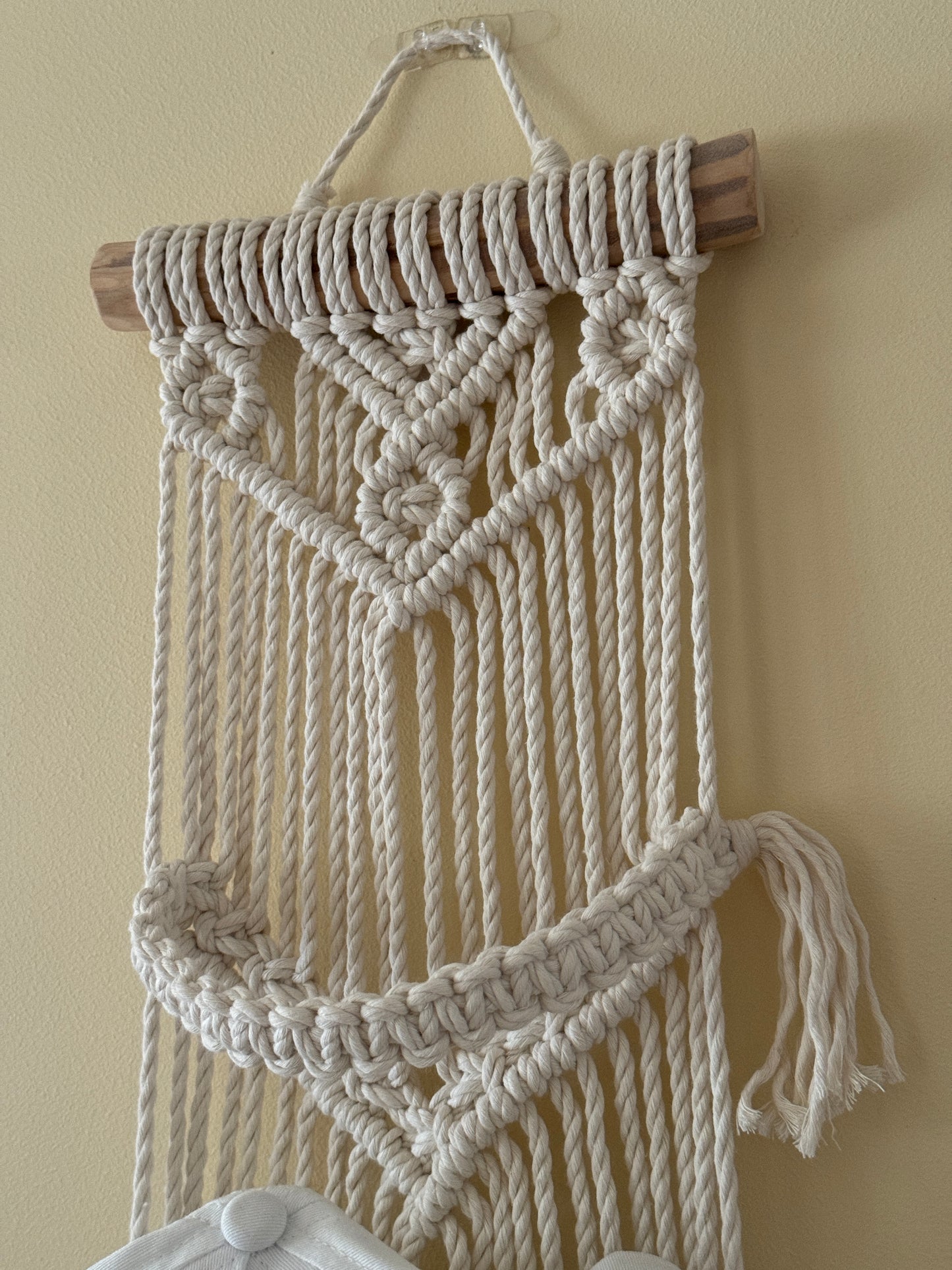 Wieszak na czapki z daszkiem